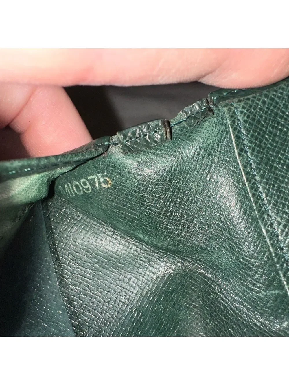AUTHENTIC MEN'S LOUIS VUITTON BLACK GREEN TAIGA LEATHER PORTE CARTES LONG WALLET